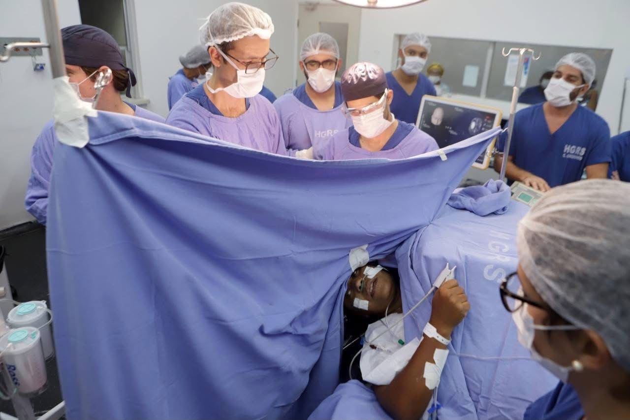 Cirurgia com o paciente acordado no Hospital Geral Roberto Santos