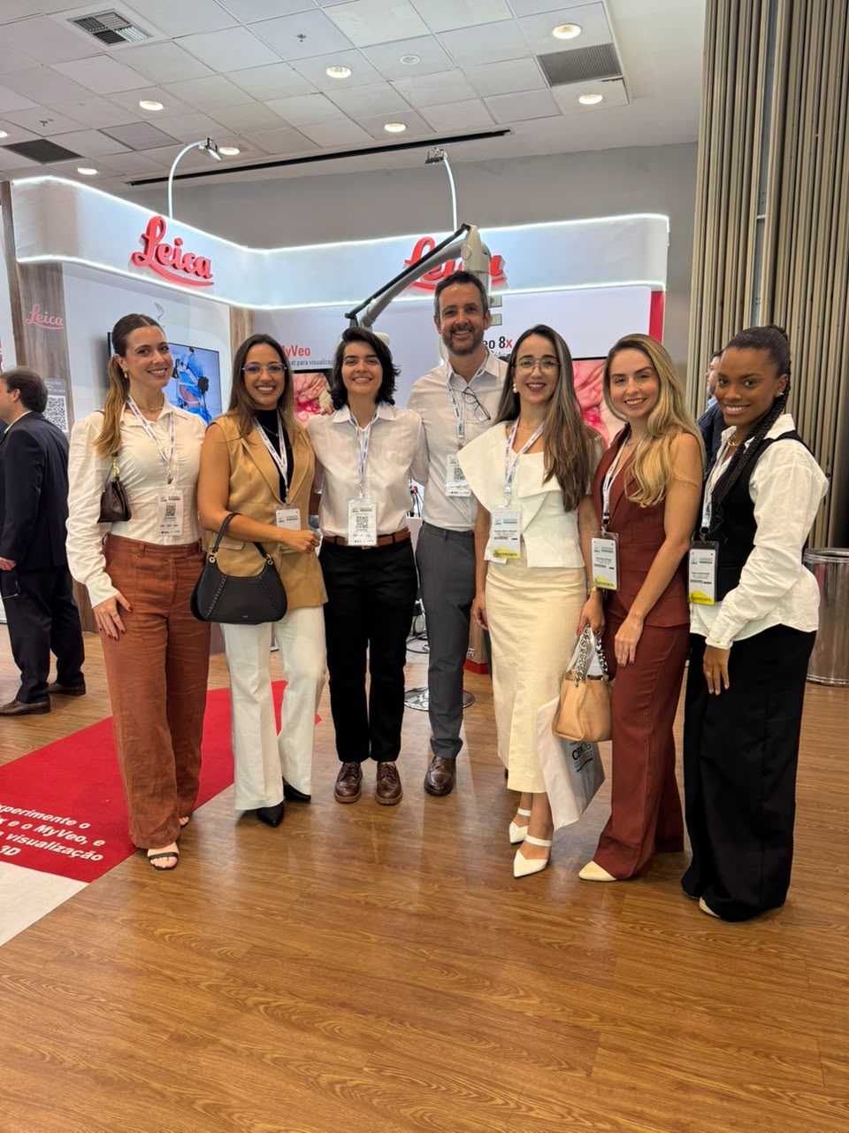Dr. Leonardo Avellar com residentes de neurocirurgia em congresso