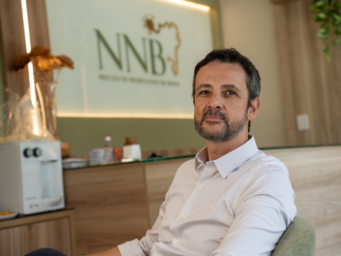 Dr. Leonardo Avellar no consultório